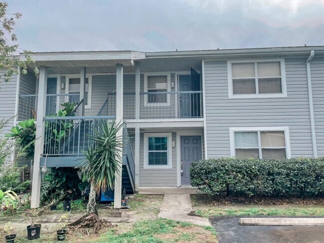 Building Photo - 2/2 Condo AVAILABLE NOW!