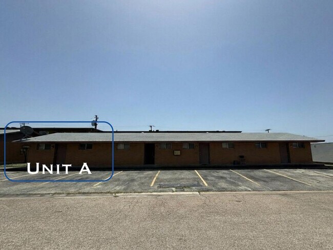 Building Photo - 808 Safady Ave