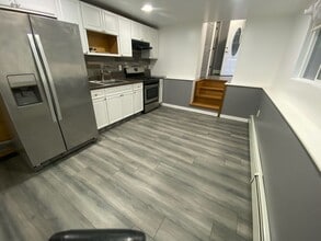 Building Photo - 13 Dartmouth Dr