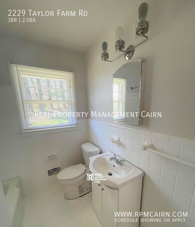 Foto del edificio - 2229 Taylor Farm Rd