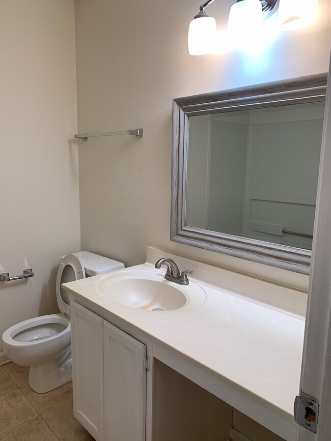 Building Photo - Remodeled 2 bedroom home