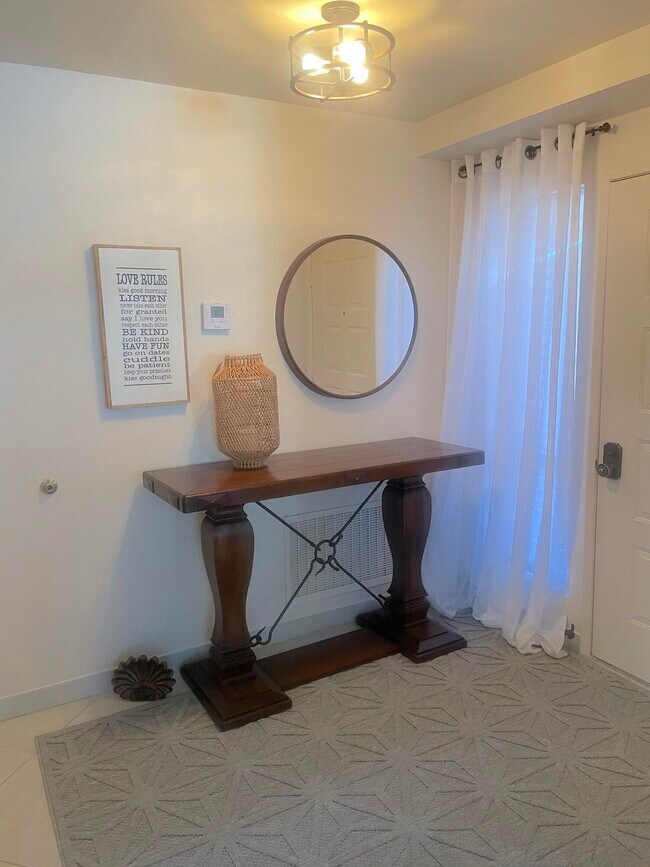 Foto del edificio - 494 E Calle Begonia