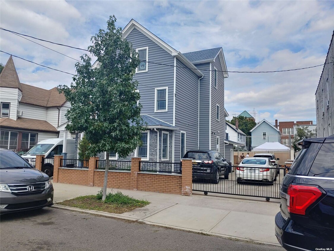 Primary Photo - 97-21 107th St