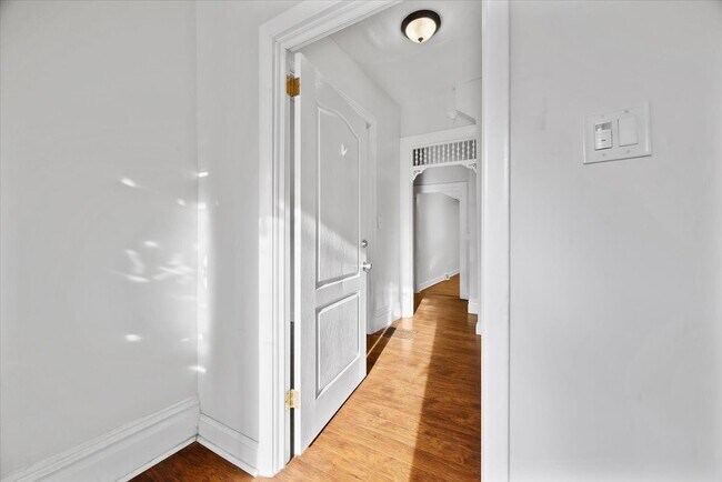 unit 1 entrance - 1842 Winhurst St