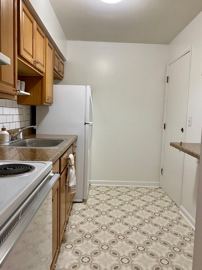 Building Photo - 1010 8th St