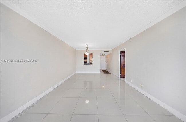 Foto del edificio - 2450 NE 135th St