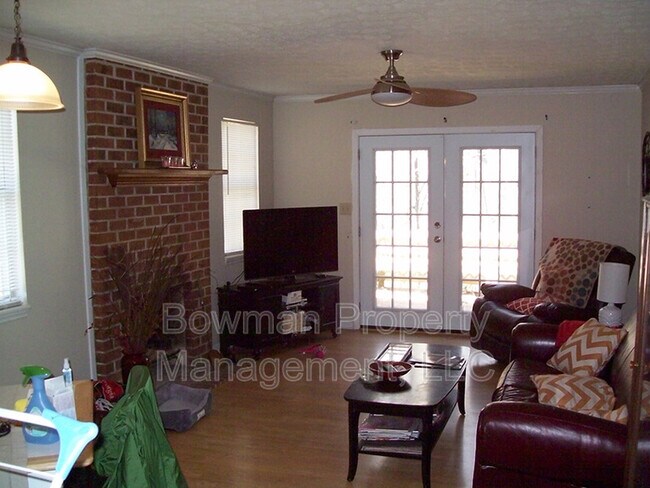 Building Photo - 132 Oxford Ct