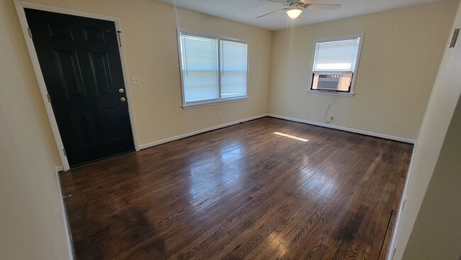 Foto del edificio - 5408 Speedway Ave
