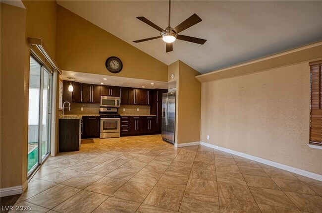 Building Photo - 3956 Clear View Dr