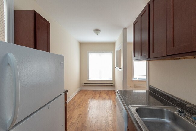 Foto del edificio - 636 W Cornelia Ave