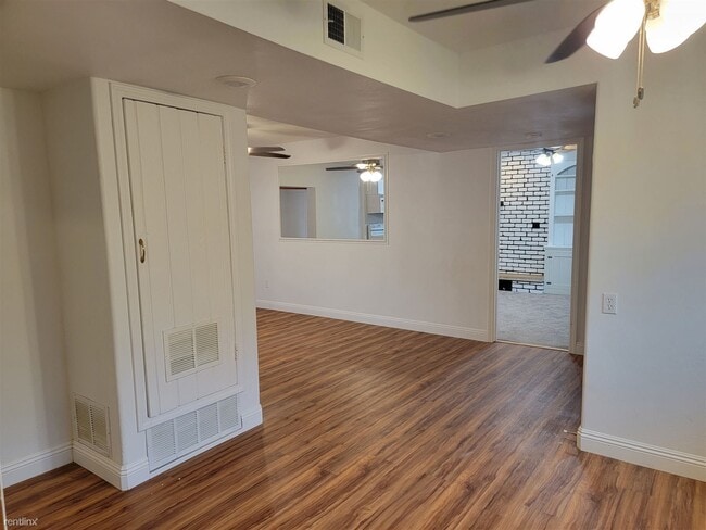 Building Photo - 4 br, 3 bath House - 1220 West Owens