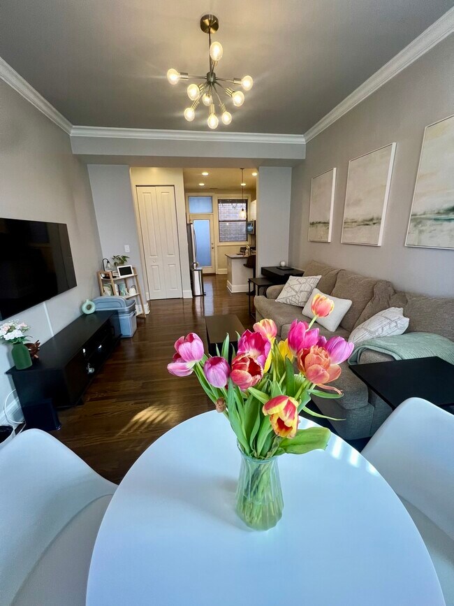 Foto del edificio - 665 W Barry Ave