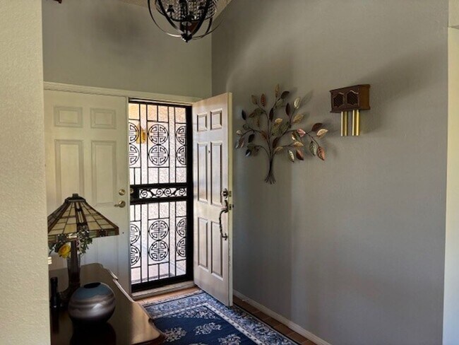 Foto del edificio - Lovely Updated 2bed/2bath Home in desert landscape of 45+ Active Adult Community of Leisure World...