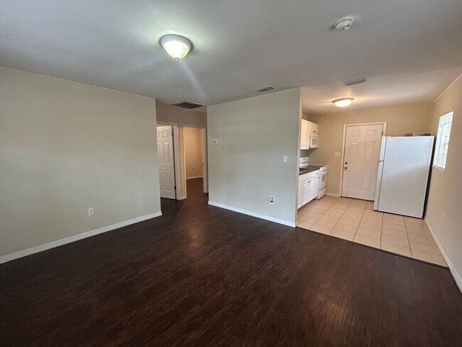 Building Photo - 10010 N Lantana Ave
