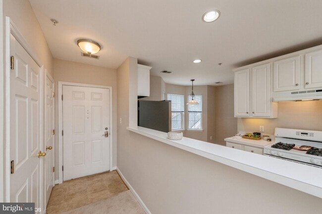 Building Photo - 25340 Lake Mist Square