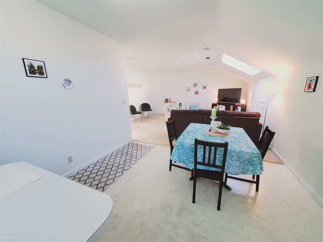 Foto del edificio - 1 br, 1 bath Condo - 34 Parker Ave
