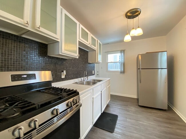 Building Photo - 3 Bedroom Home in Highland, IN