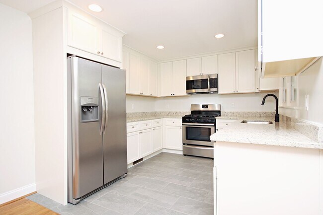 Building Photo - Updated One-Level Belmont Home Near IX Park