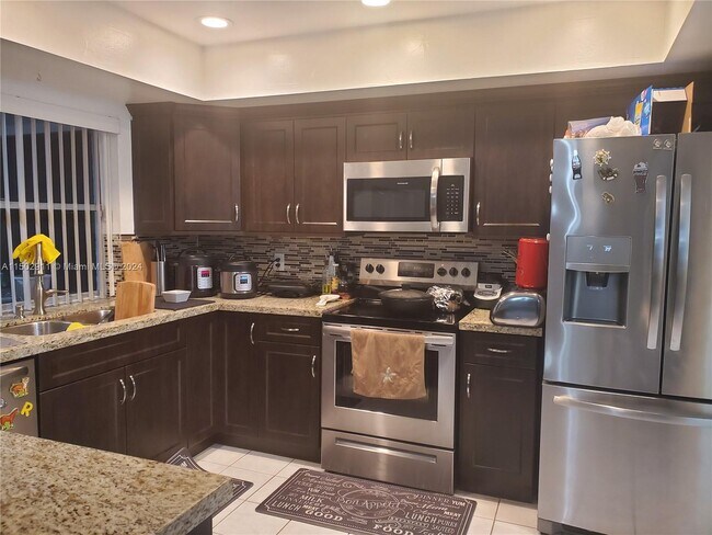 Foto del edificio - 321 SW 64th Ave