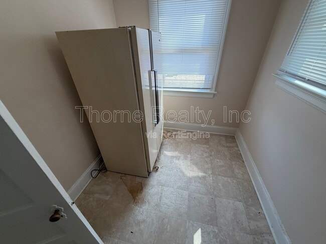 Building Photo - 218 S Vyne St