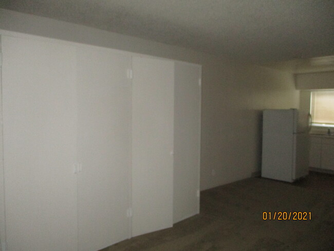 Building Photo - 7441 La Jolla Blvd