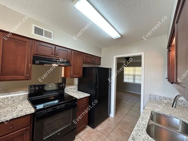 Building Photo - 727 Thornwood Pl