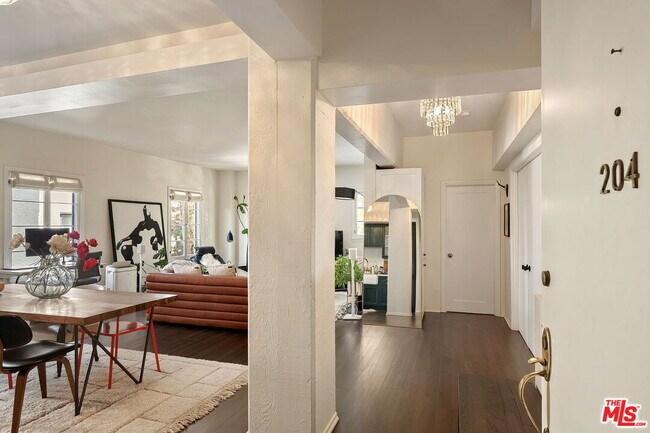 Foto del edificio - 109 N Sycamore Ave
