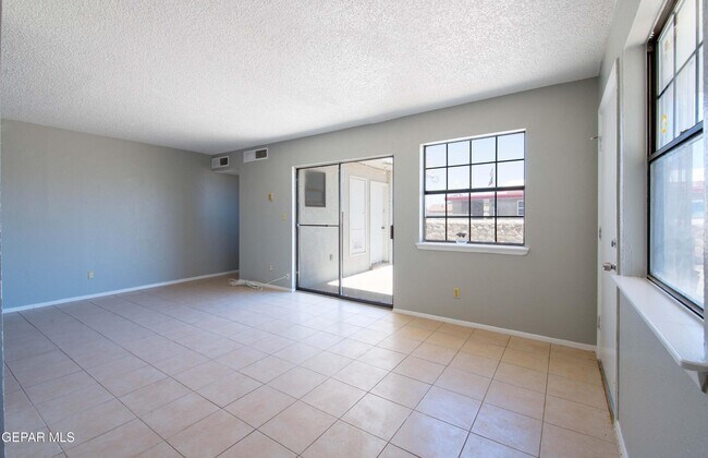 Foto del edificio - 10824 Ivanhoe Dr