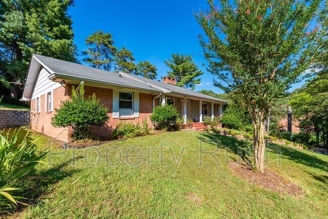 Building Photo - 303 Windmere Dr
