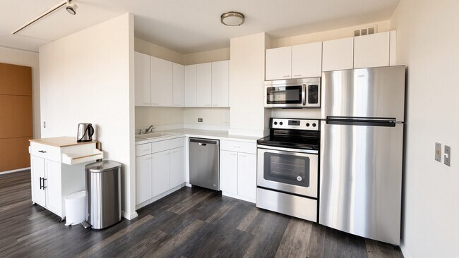 Foto del edificio - 2400 N Lakeview Ave