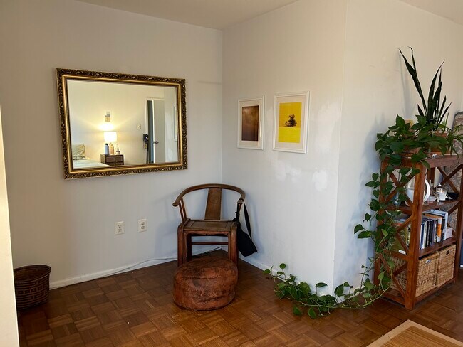 Foto del interior - 1 E University Pkwy