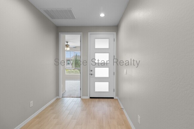 Building Photo - 6724 W Discovery Dr