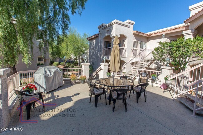 Foto del edificio - 9151 W Greenway Rd