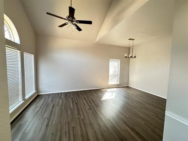 Building Photo - 714 W Colony Dr