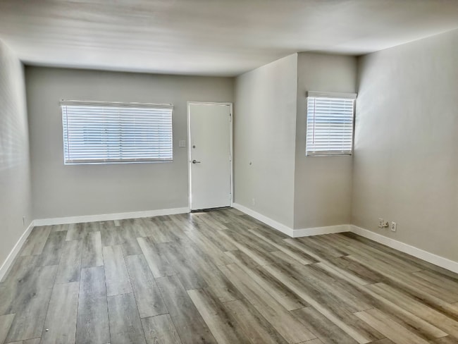 Building Photo - 812 Westmount Dr