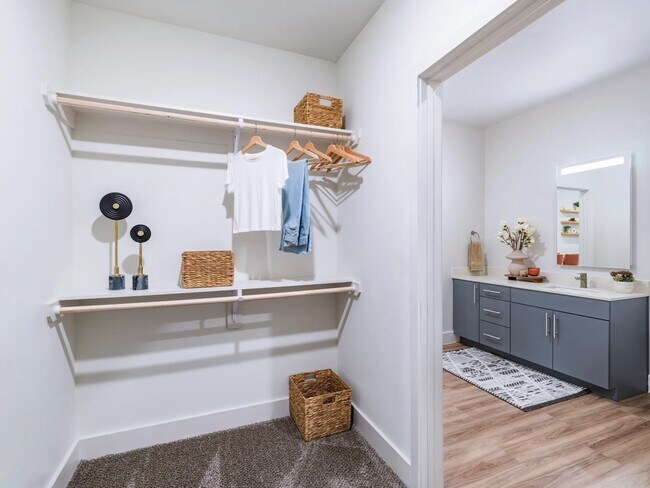 Foto del edificio - 641 W Crosstimbers St