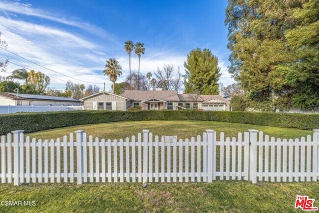 Building Photo - 22839 Oxnard St
