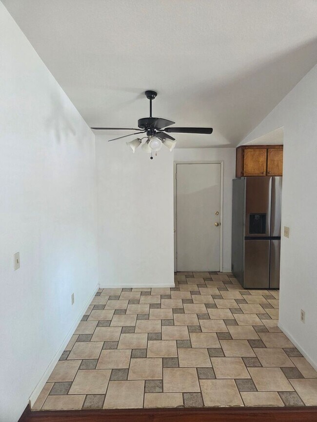Foto del edificio - Pet-Friendly 3BR Home in Carson City with Yard & Modern Updates