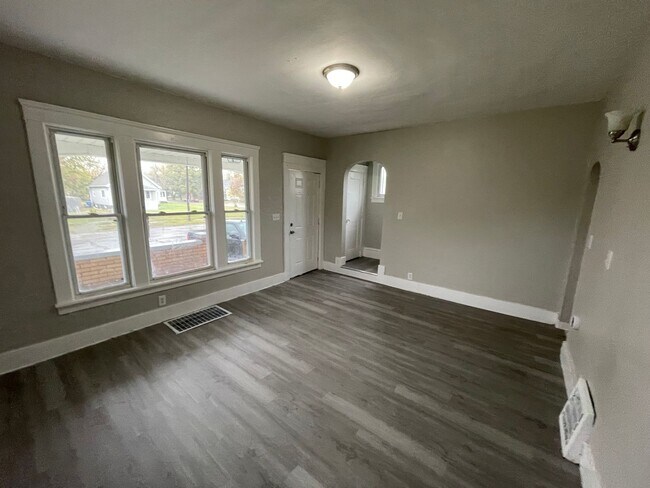 Foto del edificio - 1733-1737 Long Ave