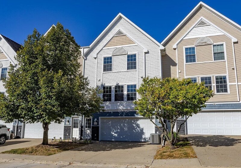 Primary Photo - 1255 SE Village View Ln