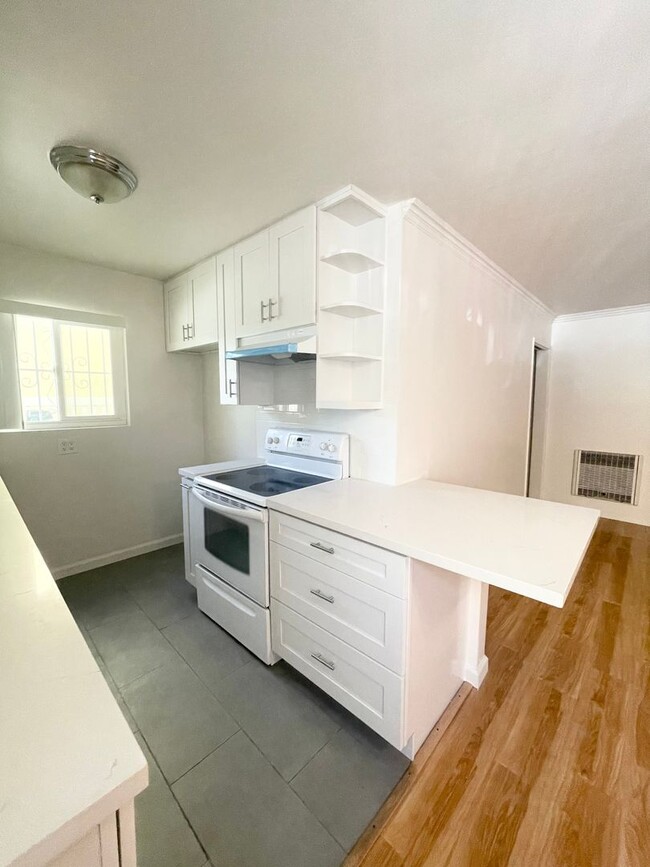 Building Photo - Beautiful 1 Bedroom