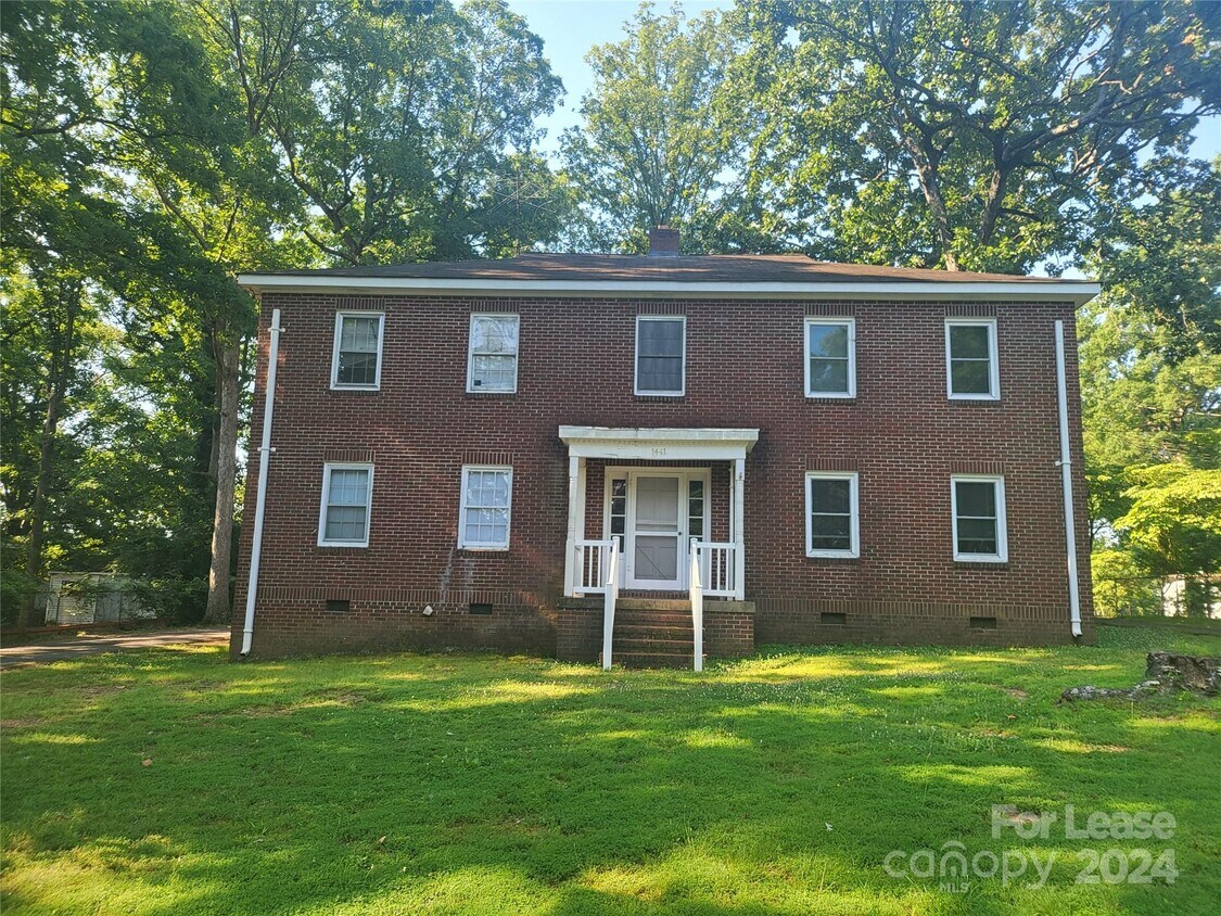 1441 Hickory Ave Unit 4, Albemarle, NC 28001 Room for Rent in