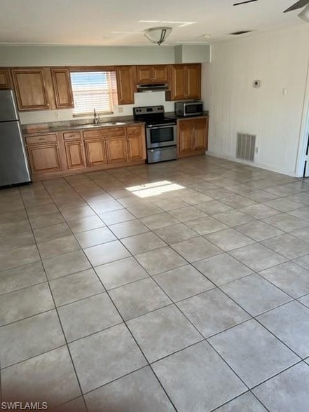 Building Photo - 690 109th Ave N