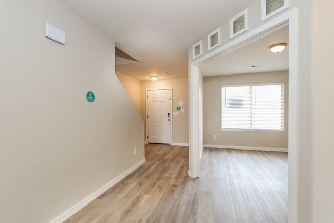 Building Photo - 485 River Way