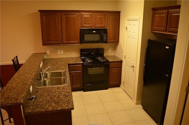 Building Photo - 128 Forest Dr