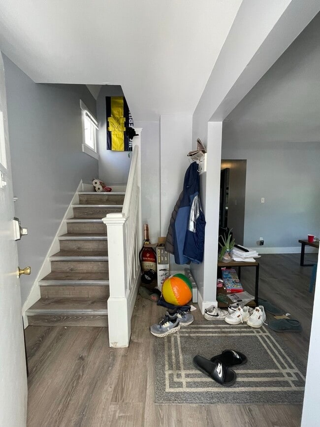 Photo - 121 Hill St Apartment