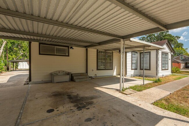Building Photo - 7221 Evans St
