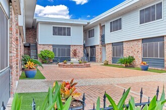 Building Photo - 2011 Marshall St