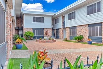 Building Photo - 2011 Marshall St