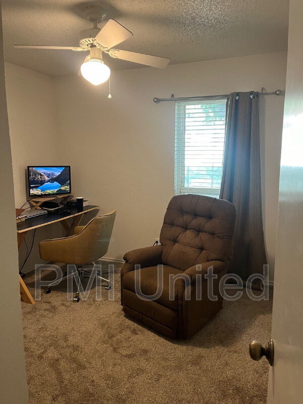 Foto del edificio - 2100 Camellia St